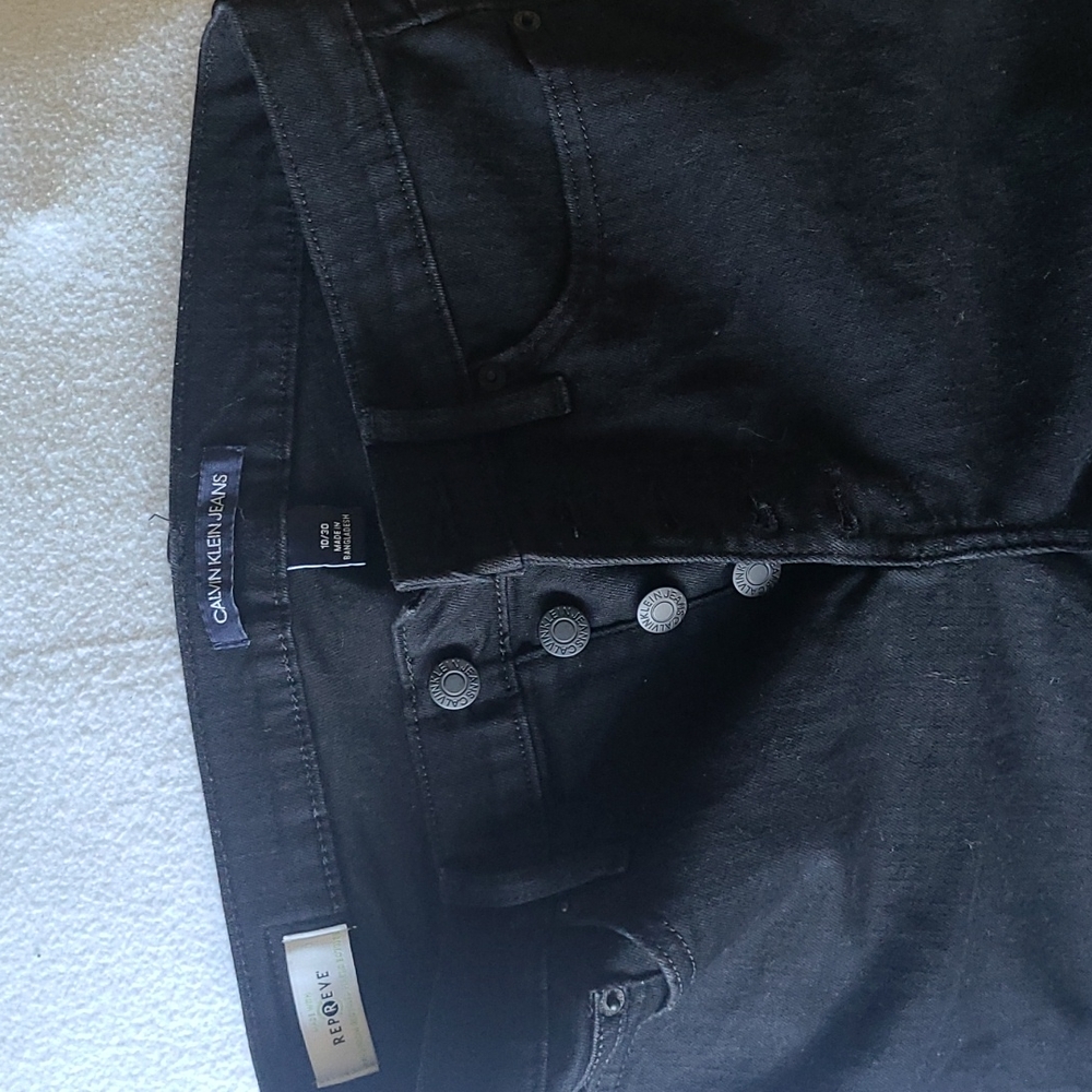 Calvin Klein button fly capris